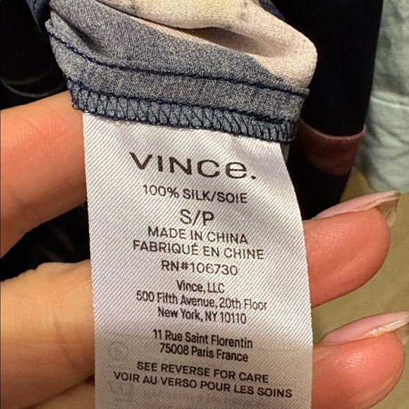 Vince Floral 100% Silk Blouse Sz S - Picture 4 of 4